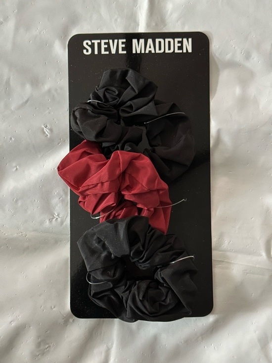 Steve Madden Accessories - 🛍️ Add-on — Steve Madden Black and Red Hair Scrunchies